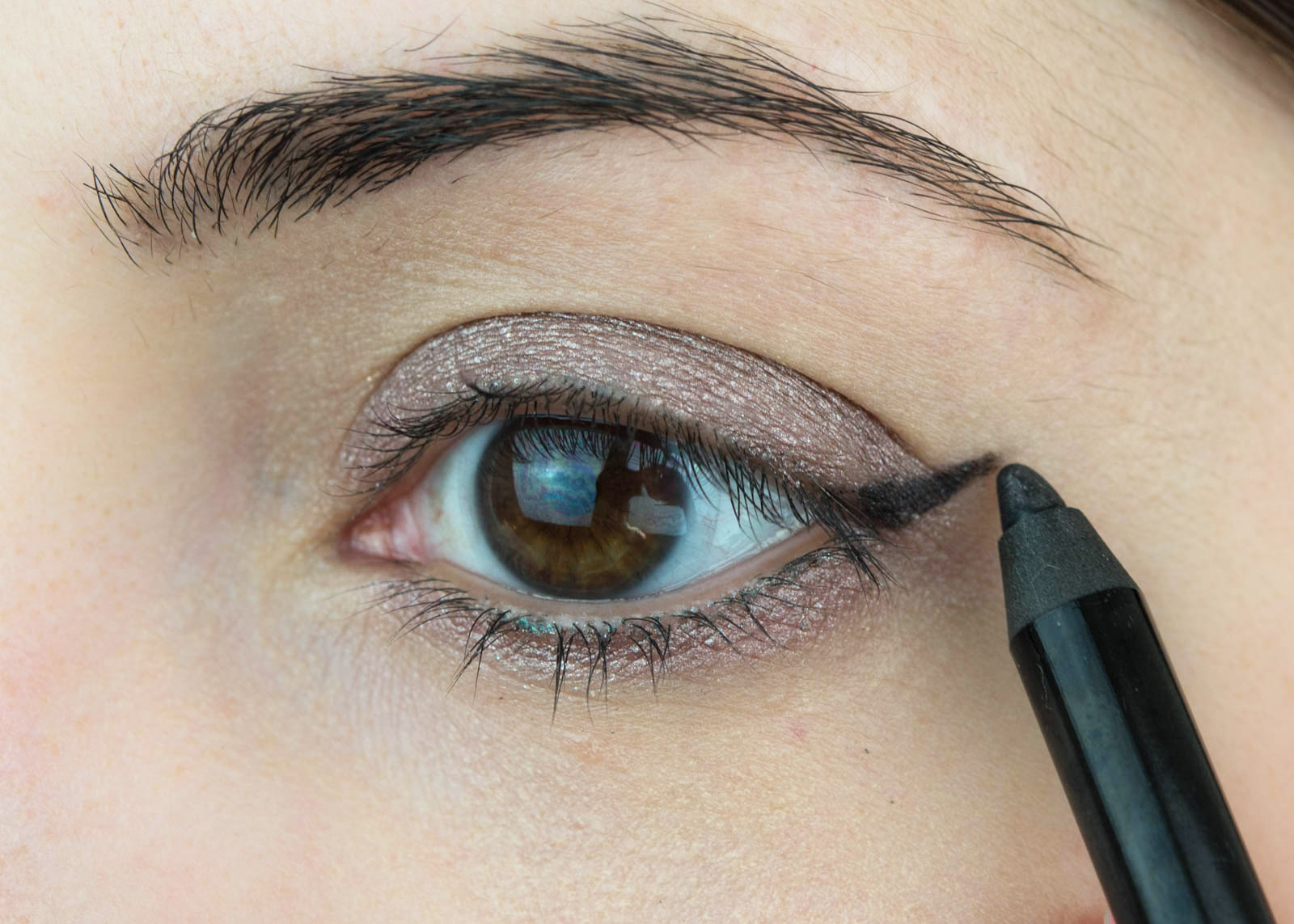 How to get cat eyes without eyeliner