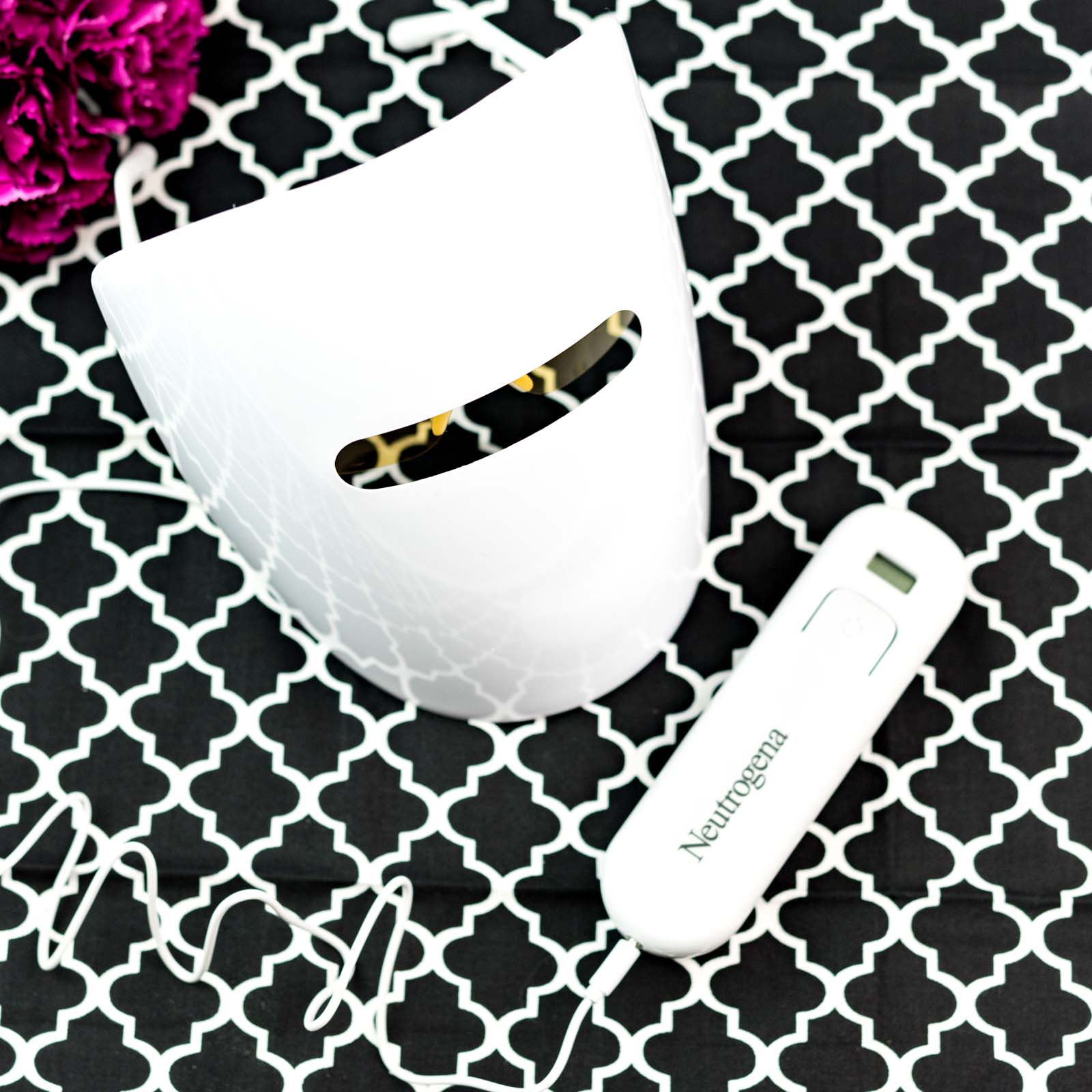 First Look: Neutrogena's Light Therapy Acne Mask - Jessoshii