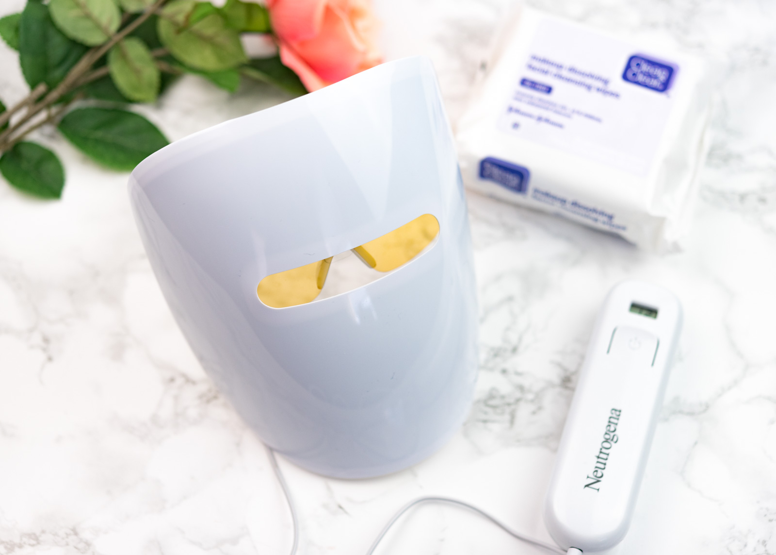 REVIEW | Neutrogena Light Therapy Acne Mask | Does it Really Work? - Jessoshii