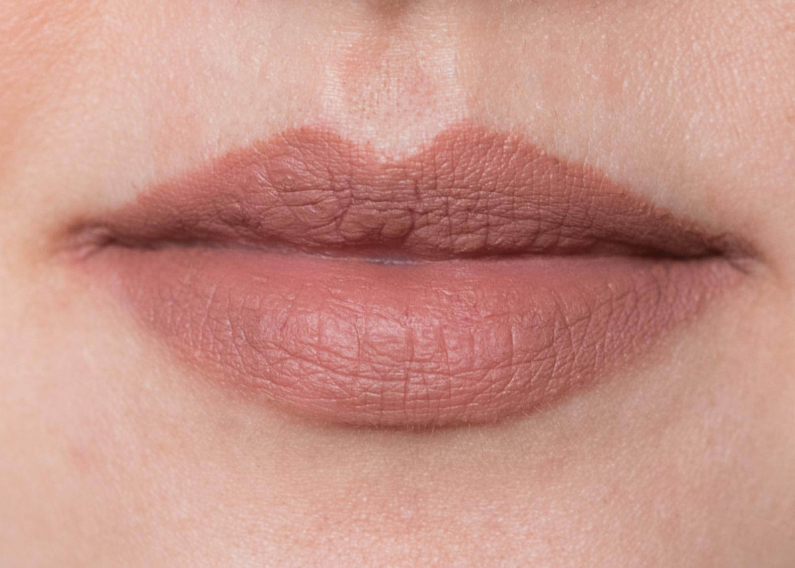How to apply liquid lipstick without lip liner